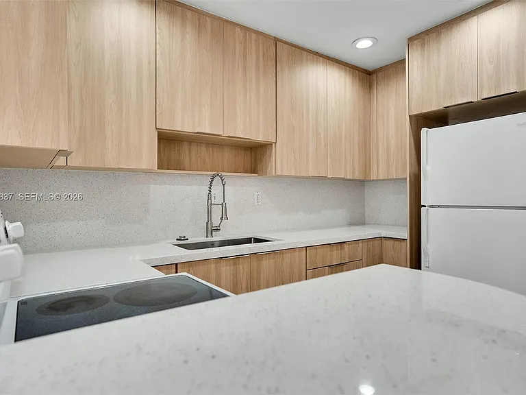 8650 SW 67th Ave #1025 — Photo 8