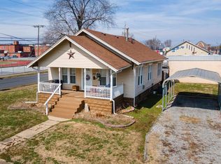 1408 W Cherry St, Marion, IL 62959
