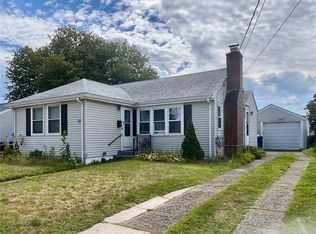 17 Maplewood Dr, Pawtucket, RI 02861