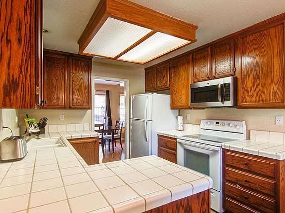 4th image of 242 Portola Dr