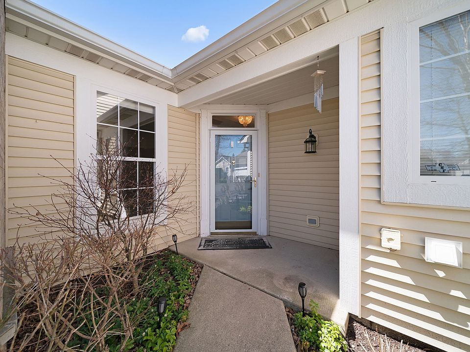 1st image of 2370 Carillon Dr