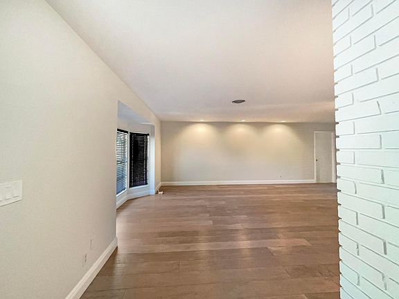 3rd image of 4406 Daffodil Circle S