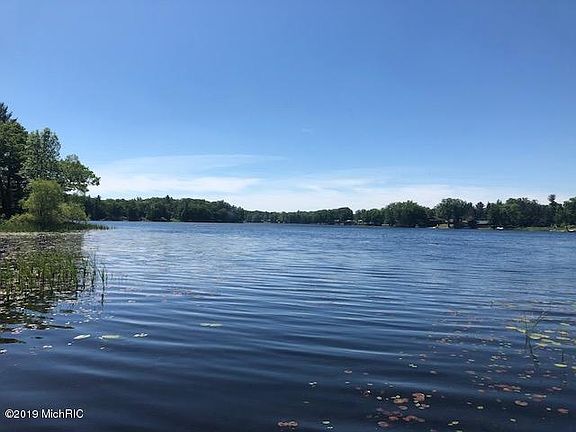 3rd image of 5764 N Bass Lake Road