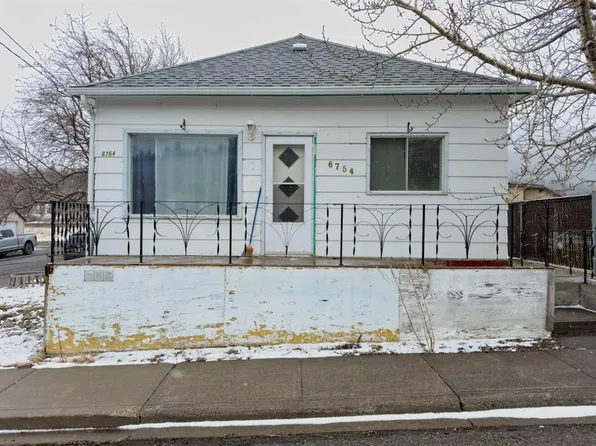 6754 N 17th Ave, Crowsnest Pass, AB T0K 0M0
