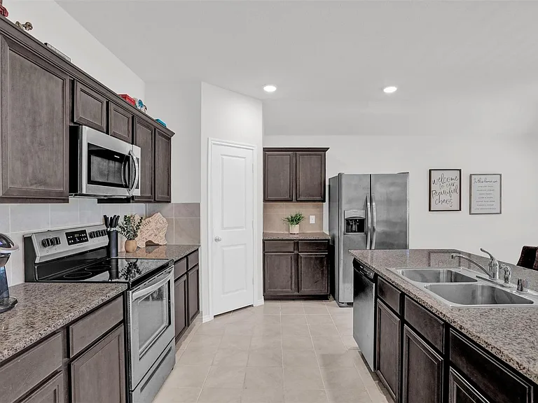 1111 Meadow Side Dr — Photo 10