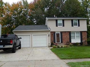 3989 Summerway Ln, Hamburg, NY 14075