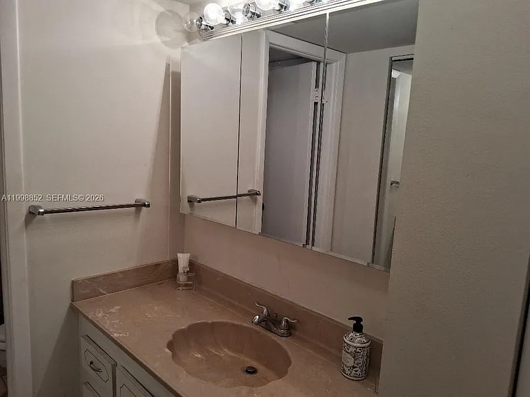 1100 Saint Charles Pl #213 — Photo 21