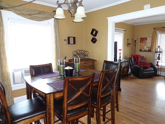 4th image of 553 Welles St