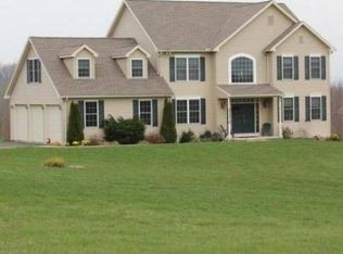25 Fairhill Dr, Alburtis, PA 18011