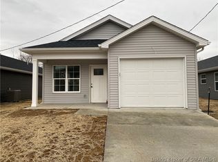 979 Wooded Trl, Scottsburg, IN