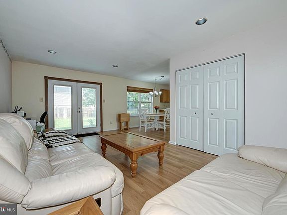 5th image of 94 Jennifer Ln