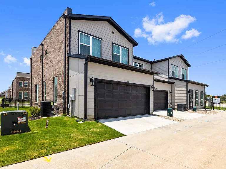 Frontera Shores Townhomes — Photo 14
