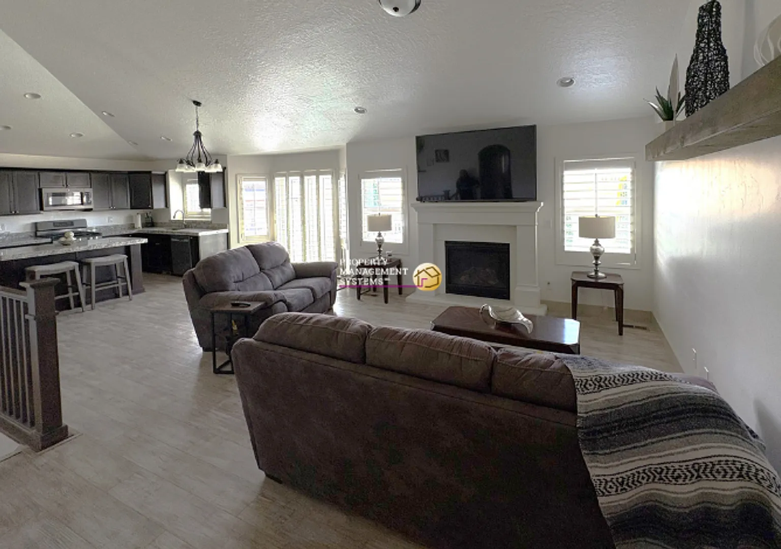 Beautiful 6 Bedroom Home in West Jordan! — Photo 3