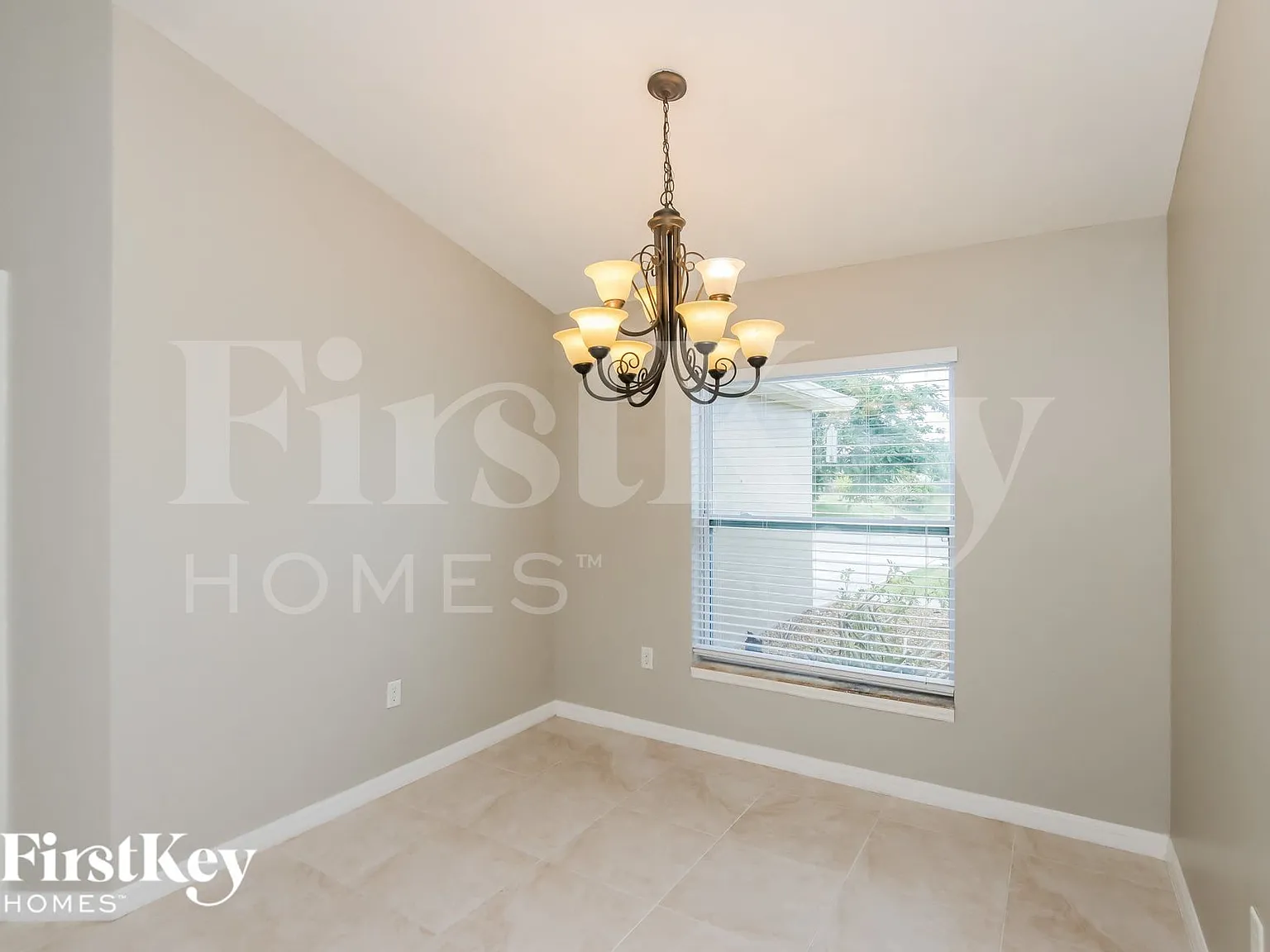 4 bed, 2.0 bath, 2115 sqft, $2,580 — Photo 4