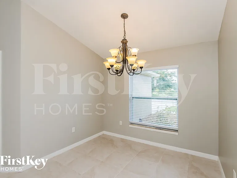 1932 Gloria Cir NE — Photo 4