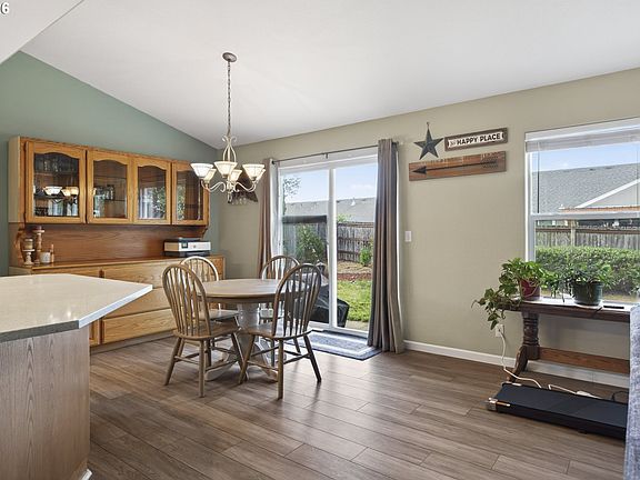 4th image of 2561 Golfview Ave