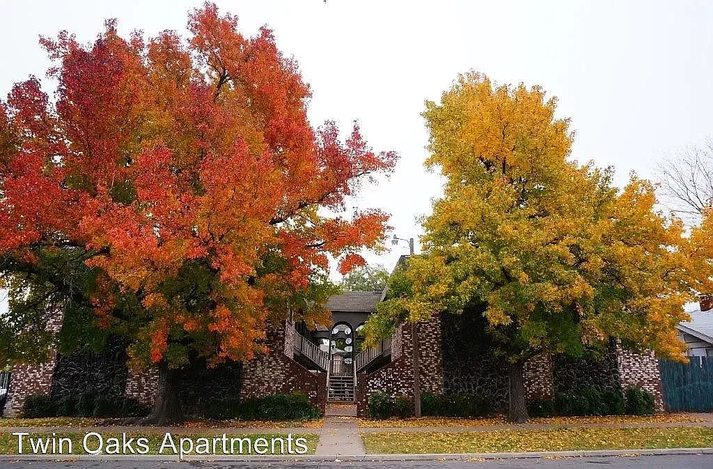 Twin Oaks Apartments — Photo 1