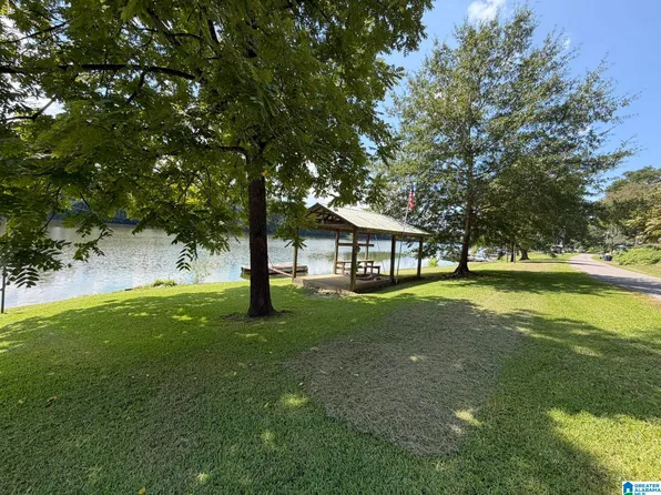 693 Cherokee Dr, Ragland, AL 35131