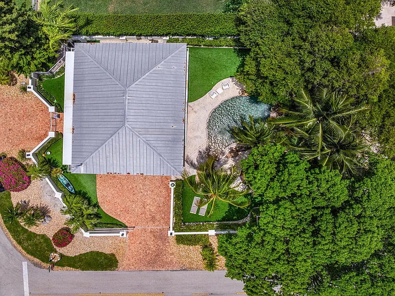 235 W Seaview Cir — Photo 36