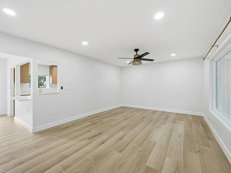 3915 E Coronado Rd — Photo 5