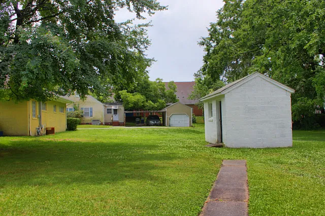 303 W Carver St — Photo 10
