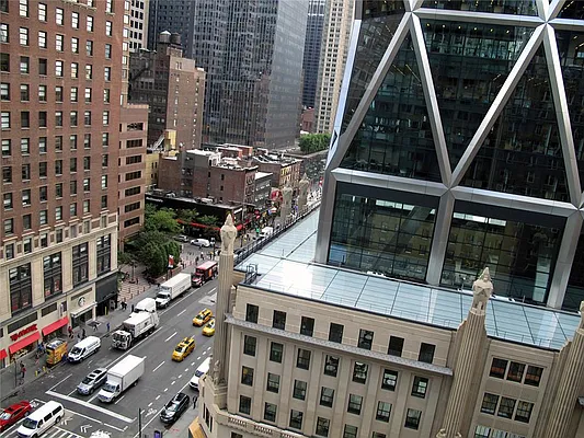 Sold by R New York | media 2