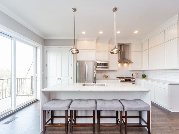 4th image of 4802 N Bell Ave #505