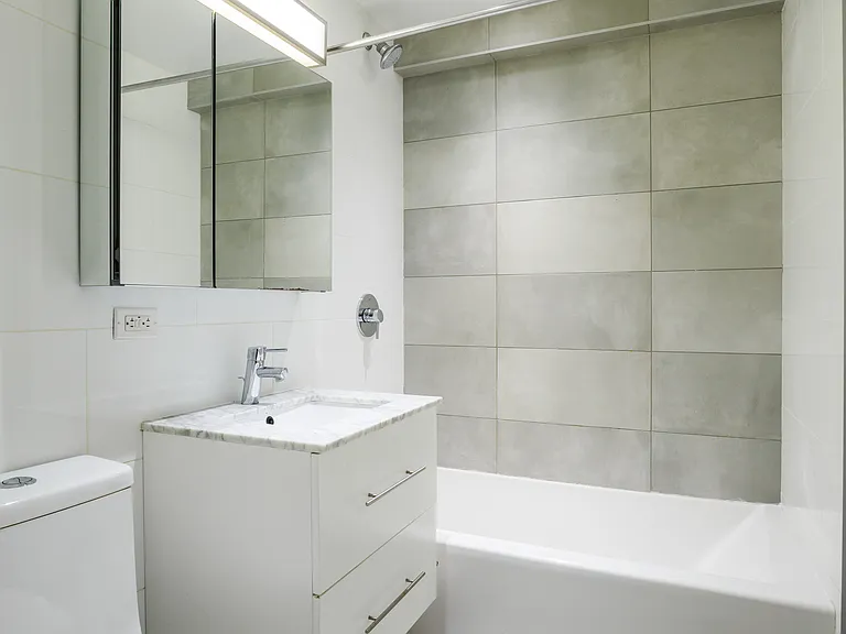 230 E 44th St #9F — Photo 8