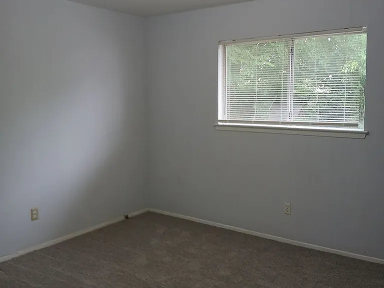 12109 Bishop Dr — Photo 32