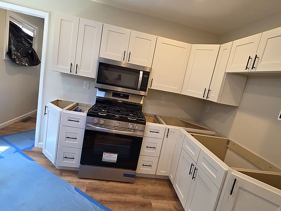 5th image of 469 Woodlawn Ave