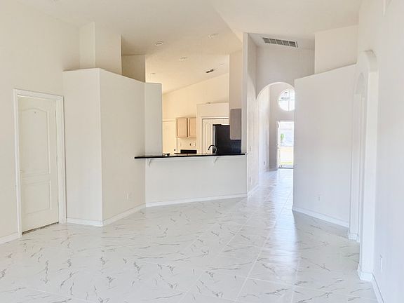 4th image of 1628 Maximilian Dr