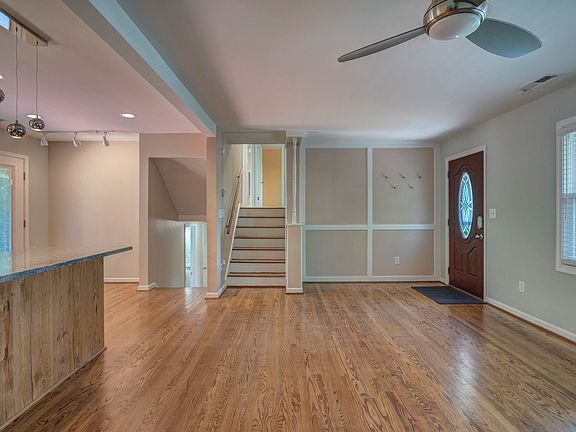 4th image of 610 Broce Dr