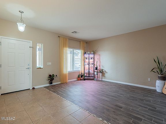 2nd image of 126 W Calle Patio Lindo