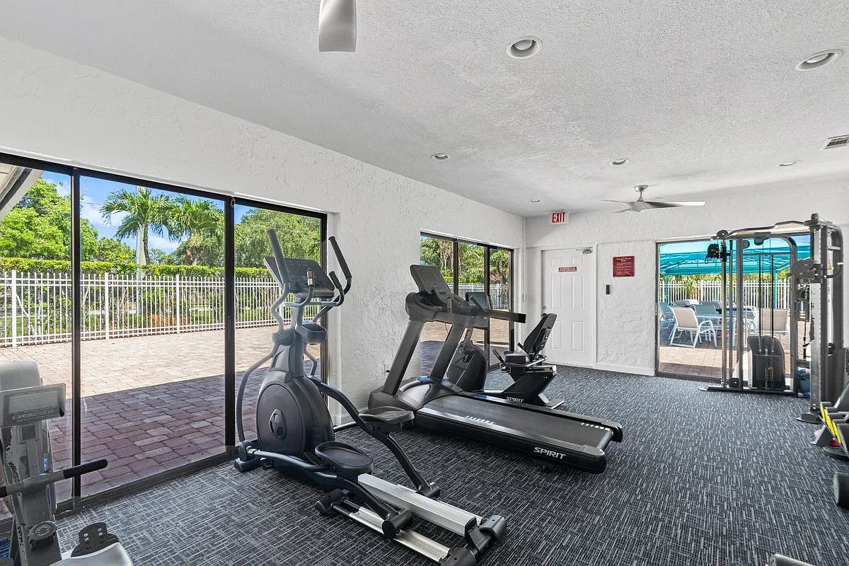 2 bed, 2.0 bath, 1023 sqft, $2,250 — Photo 2