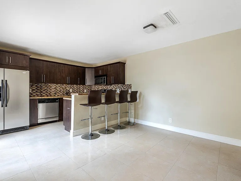 2471 Waterside Dr — Photo 8