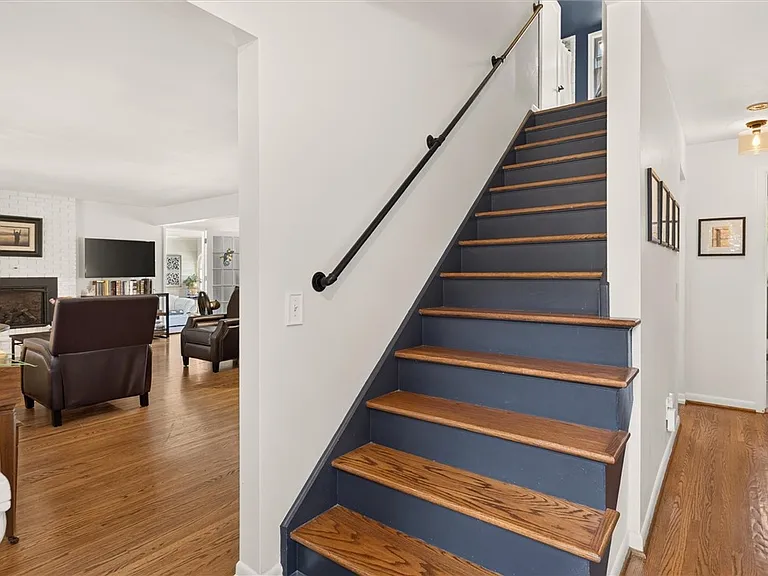 44 Charmwood Rd — Photo 28