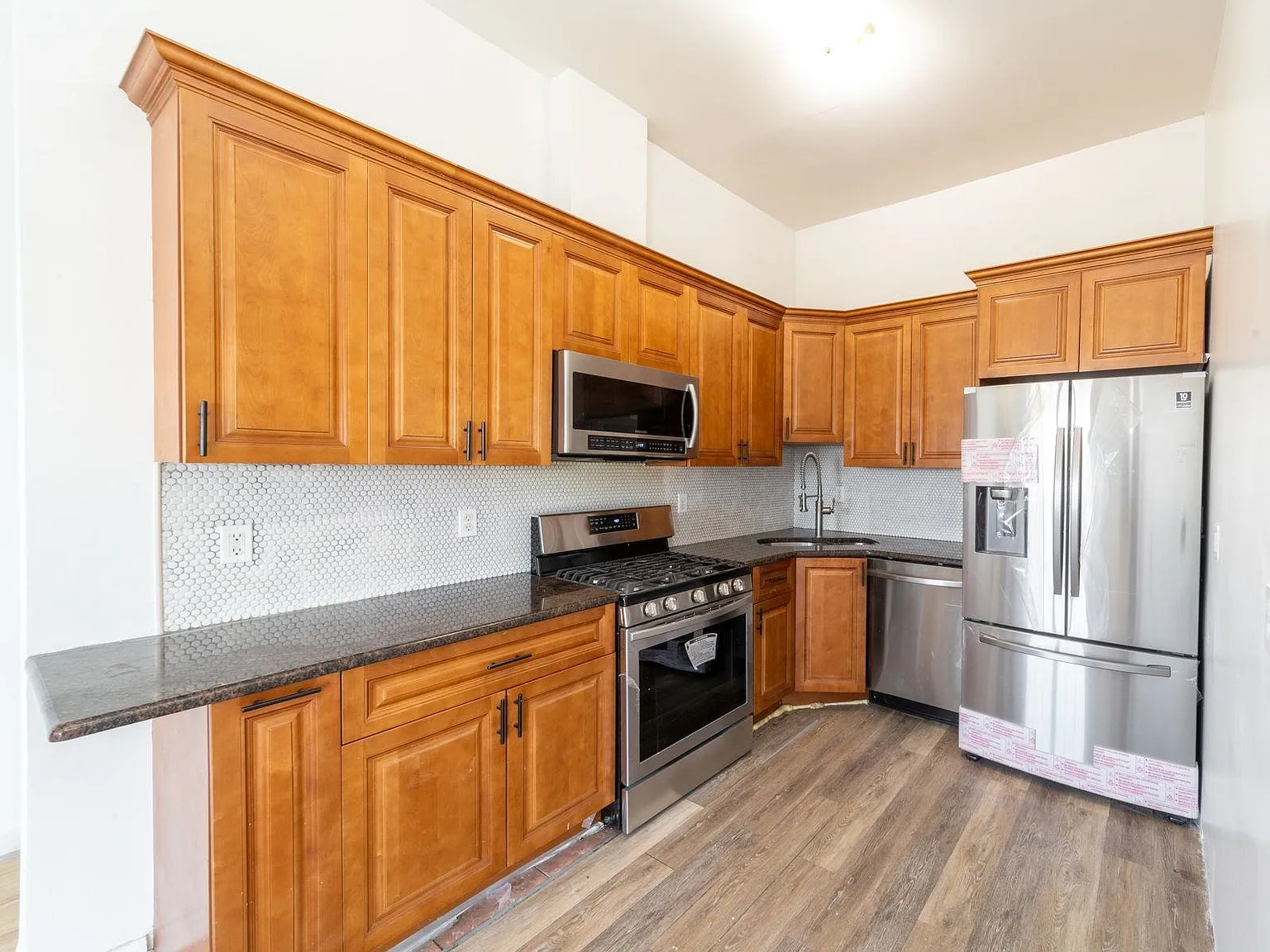 3 bed, 2.0 bath, $3,700 — Photo 4