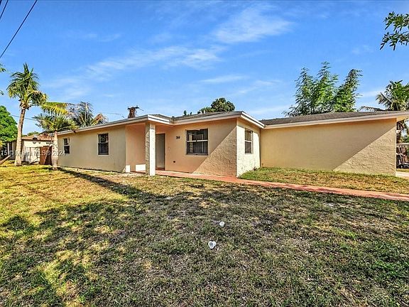 4th image of 744 NW 15th Ter
