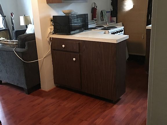 Lovely entrance and equipt kitchen
