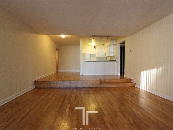 3rd image of 1220 Lasalle St #4AF