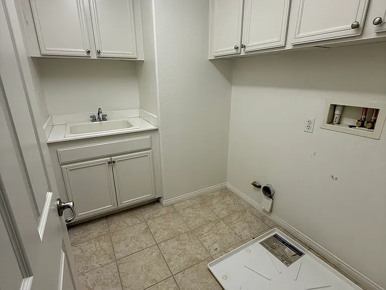 4588 Vincent Way — Photo 11