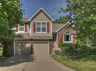 6508 NW Sioux Dr, Parkville, MO 64152