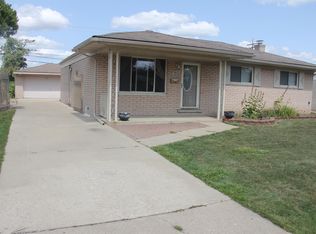 3031 Fox Hill Dr, Sterling Heights, MI 48310