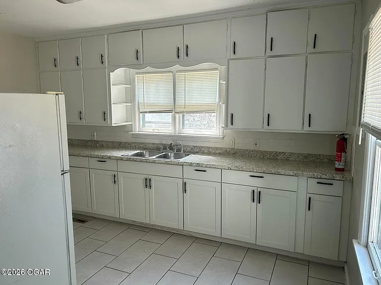 306 N Connor Ave — Photo 6