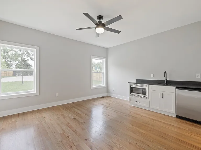 1810B Delta Ave — Photo 13