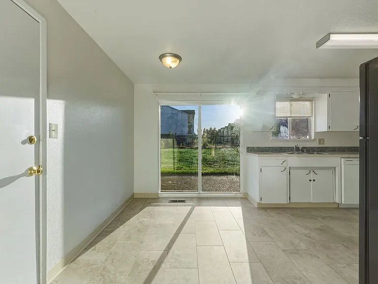 333 Choker St SE #B — Photo 9