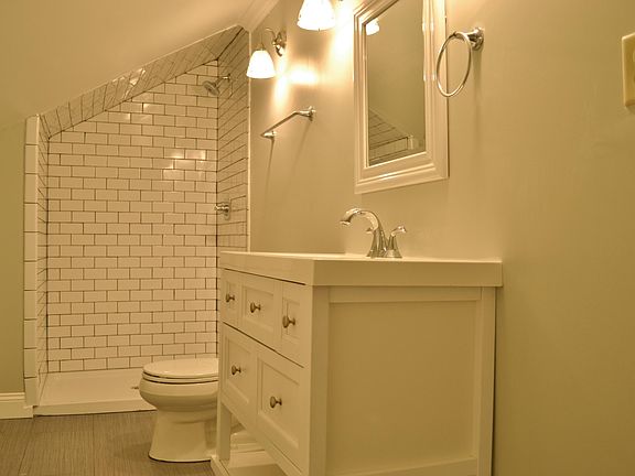 5th image of 1520 Donald St
