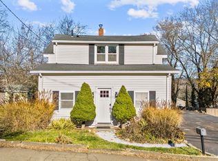 4 Bellview Rd, Branford, CT 06405