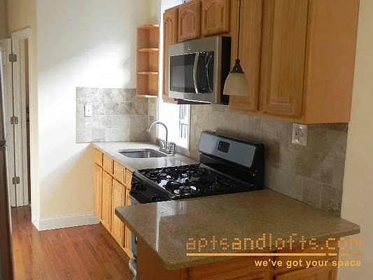 Rented by aptsandlofts.com | media 2