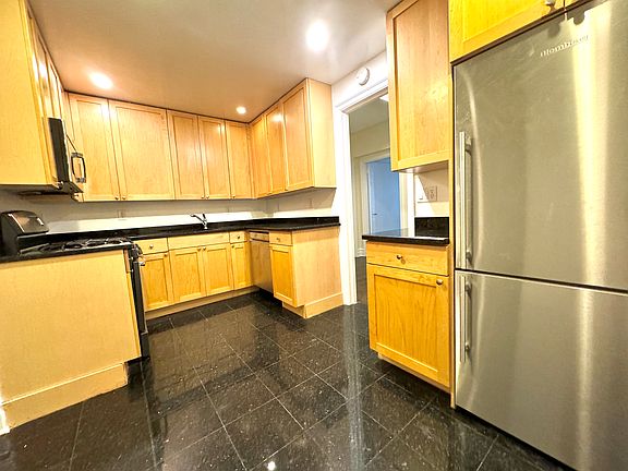 2nd image of 147 W 79th St #3B